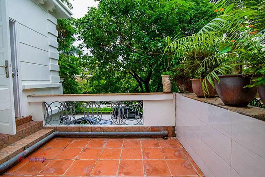 Renovated 4-bedroom house on the main street of Ciputra C block 15