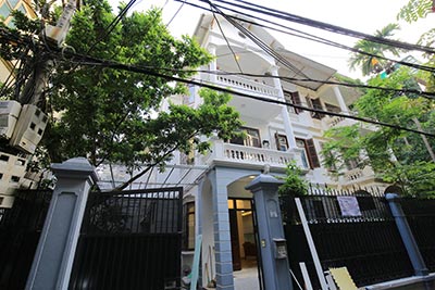 Renovated house with large courtyard in Tay Ho for rent