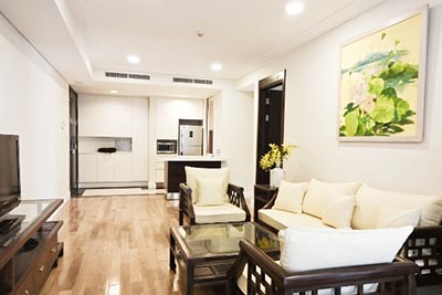 High floor 2-bedroom apartment in Hoang Thanh Tower for rent
