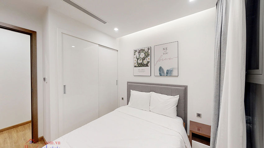 Rental 2 bedroom apartment in Vinhomes Metropolis, modern furnishing 10