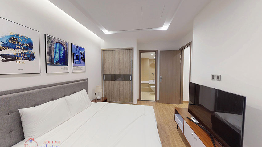 Rental 2 bedroom apartment in Vinhomes Metropolis, modern furnishing 7