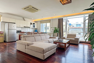 Spacious 02 bedroom apartment for rent in lane 31 Xuan Dieu