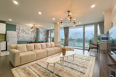 Cho thuê căn hộ 2 phòng ngủ view Hồ Tây, rông rãi tại phố Quảng An , Hà Nội