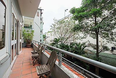 Spacious 2-bedroom Apartment with balcony on Tu Hoa street