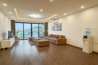 Spacious 3 bedroom apartment for rent in Xuan Dieu street, West lake view