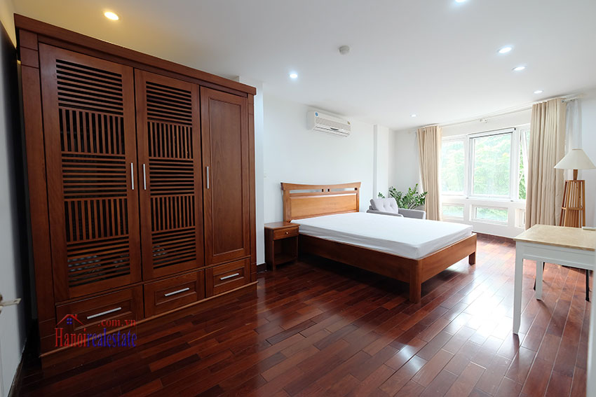 Spacious 3 bedroom Apartment with lake view on Tran Vu Street 10