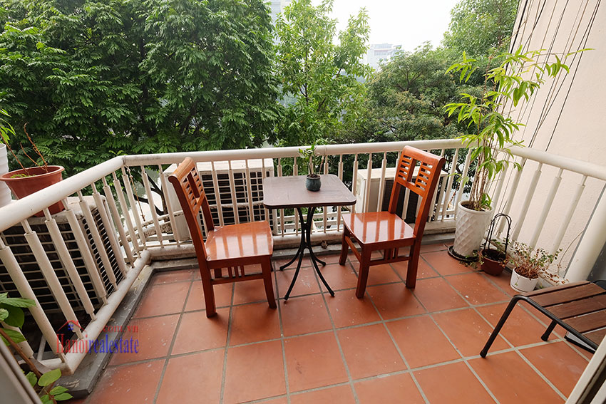 Spacious 3 bedroom Apartment with lake view on Tran Vu Street 4