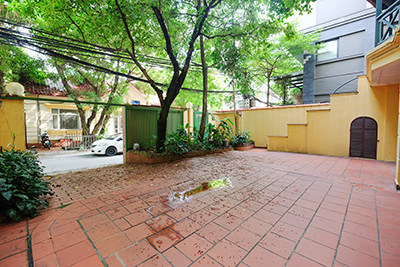Cho thuê nhà 6 phòng ngủ rộng rãi tại trung tâm Tô Ngọc Vân, Tây Hồ
