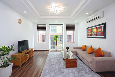 Cho thuê căn hộ một phòng ngủ 90m2, rộng, cao cấp, giá rẻ tại phố Kim Mã, quận Ba Đình  