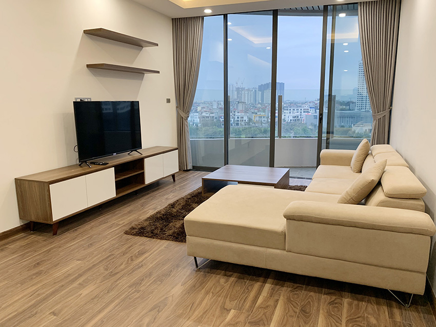 Spacious, lake view 3 bedroom apartment in Ngoai Giao Doan 