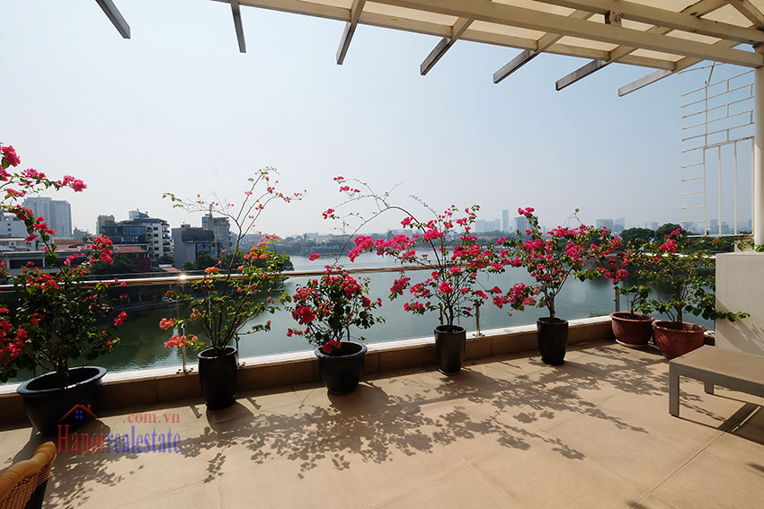 Stunning lake view 1-bedroom apartment with big balcony in Truc Bach 7