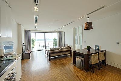 Cho thuê căn hộ dịch vụ 02 phòng ngủ: hiện đại, cao cấp, 95m2, tại làng Yên Phụ, Tây Hồ