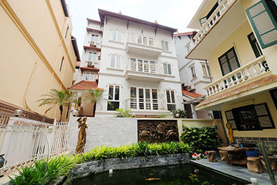 Swimming pool house with partly furnished in the heart of Tay Ho to rent