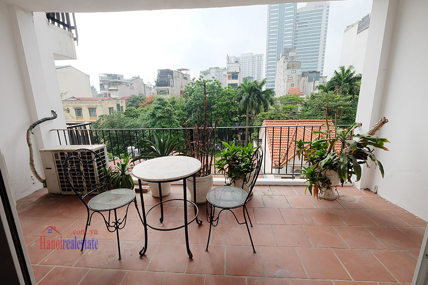 Top floor 2 bedroom Apartment with large balcony in Truc Bach 7