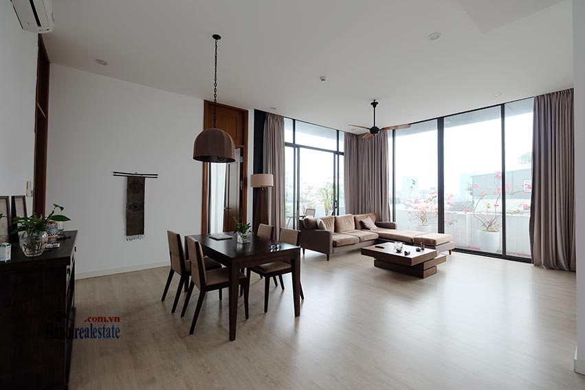 Top floor 2-bedoom Apartment with open view in Hoan Kiem 1