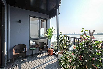 High floor 2-bedroom apartment with lake view on Quang Khanh