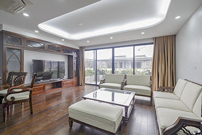 Cho thuê căn hộ 3 phòng ngủ tầng cao, có ban công rộng tại phố Tô Ngọc Vân, Hà Nội
