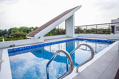 Top foor Swimming pool 5-bedroom, cornered villa with beautiful garden