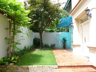 Big courtyard house in the heart of Tay Ho-WestLake to rent