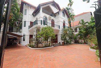 Unfurnished 5 bedroom house for rent in To Ngoc Van, lots of convenient nearby