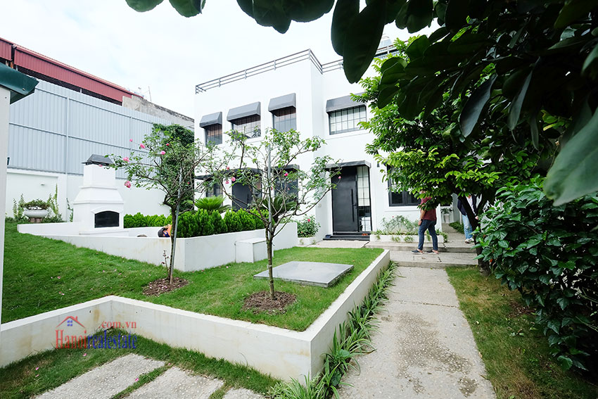 Unique 2 bedroom house with large garden in Tay Ho 1