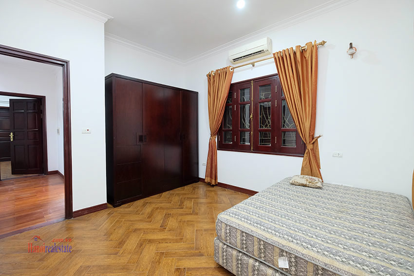 Well renovated 4-bedroom house in the short walk to UNIS 24
