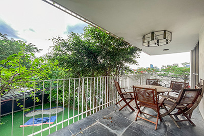 West Lake view 4 bedroom Apartment with large balcony in Xom Chua