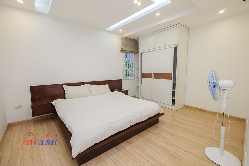 Westlake view 2-bedroom apartment on Quang An 10