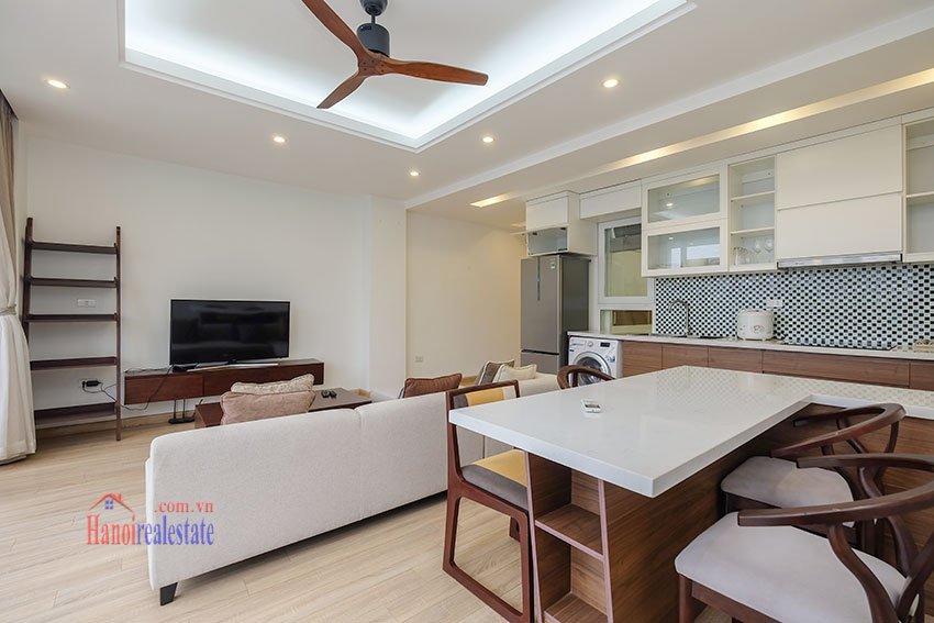 Westlake view 2-bedroom apartment on Quang An 3
