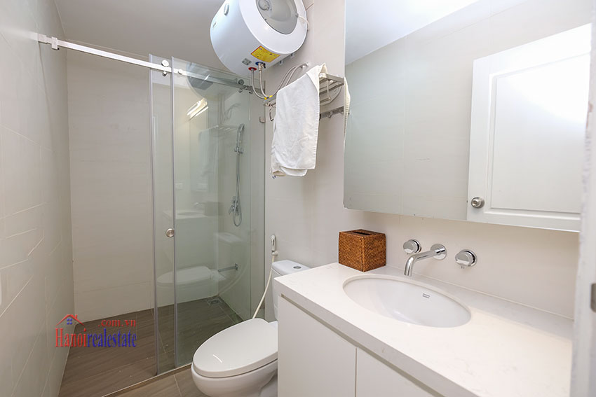 Westlake view 2-bedroom apartment on Quang An 9